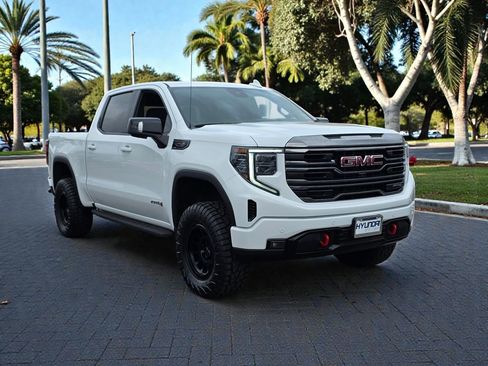 Used 2022 GMC Sierra 1500 AT4 w/ AT4 Premium Package AWD/4WD image 4