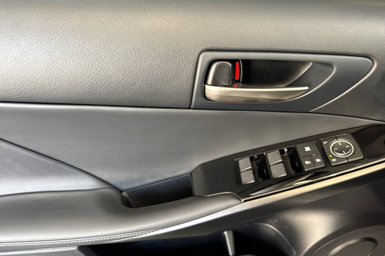 Certified 2025 Lexus IS 300 F Sport RWD image 12