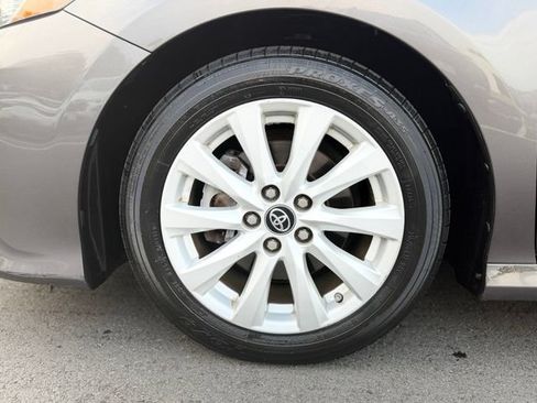 Used 2018 Toyota Camry LE FWD image 25