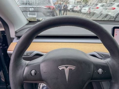 Used 2021 Tesla Model Y Long Range image 22