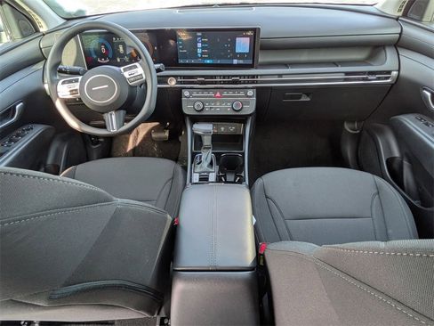 Used 2025 Hyundai Tucson SE image 17