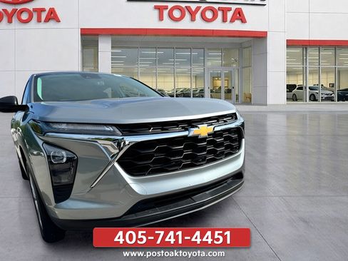 Used 2024 Chevrolet Trax LS FWD image 2