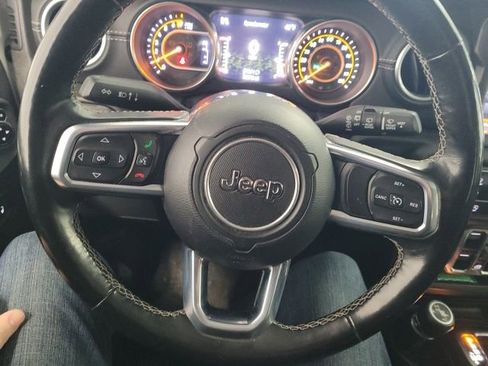 Used 2020 Jeep Wrangler Unlimited Sahara image 13