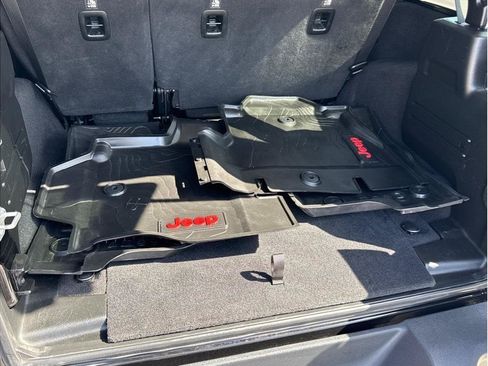 Used 2018 Jeep Wrangler Unlimited Sport S AWD/4WD image 23