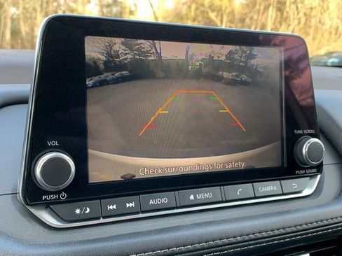 Used 2023 Nissan Rogue SV image 30