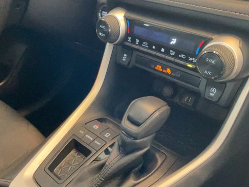 Used 2024 Toyota RAV4 XLE FWD image 39