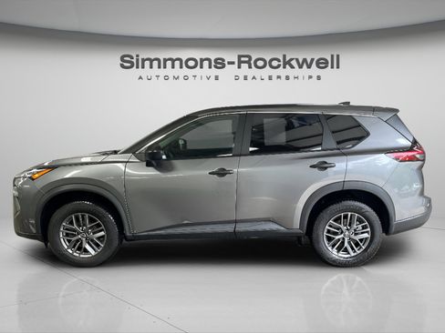 Used 2024 Nissan Rogue S AWD/4WD image 2