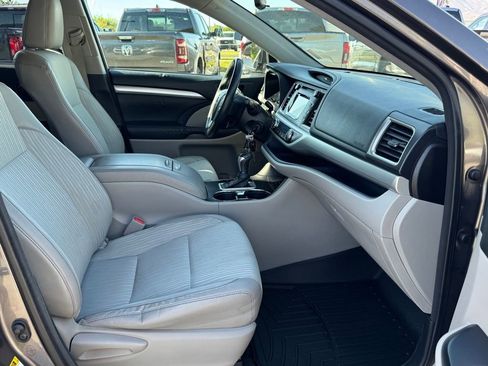 Used 2014 Toyota Highlander Plus AWD/4WD image 16
