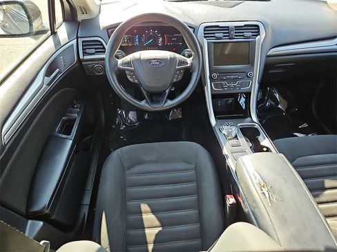 Used 2018 Ford Fusion SE w/ Fusion SE Technology Package image 10