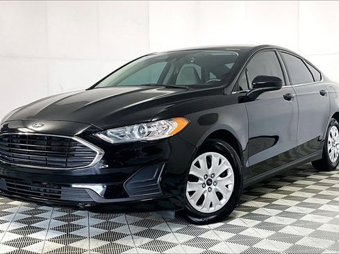 Used 2020 Ford Fusion S FWD image 2