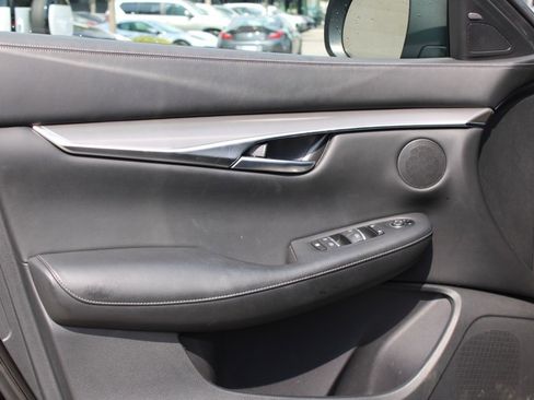 Certified 2025 INFINITI QX50 Luxe image 10