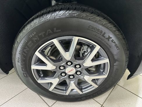 Certified 2023 GMC Acadia SLT w/ Preferred Package FWD image 13