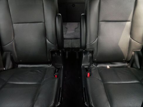 Used 2021 Lexus GX 460 Luxury w/ Sport Design Package AWD/4WD image 13