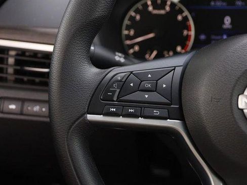 Used 2025 Nissan Altima 2.5 SV FWD image 11
