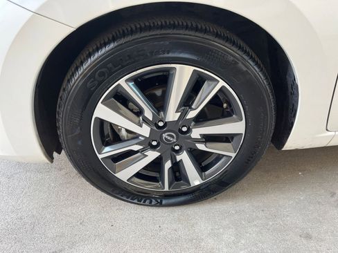 Used 2025 Nissan Versa SV image 30