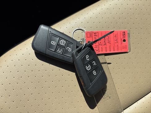 Used 2020 Volkswagen Atlas Cross Sport SE w/ Towing Package AWD/4WD image 36