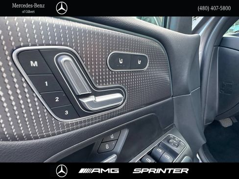 Used 2022 Mercedes-Benz GLB 250 4MATIC image 14