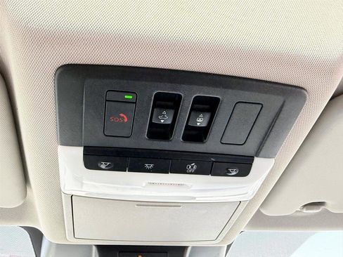 Used 2022 Nissan Rogue SV w/ SV Premium Package image 32