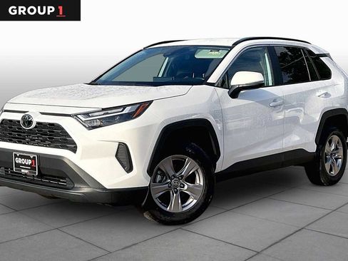 Used 2025 Toyota RAV4 XLE FWD image 1