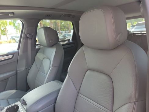 Certified 2023 Porsche Cayenne Platinum Edition AWD/4WD image 6