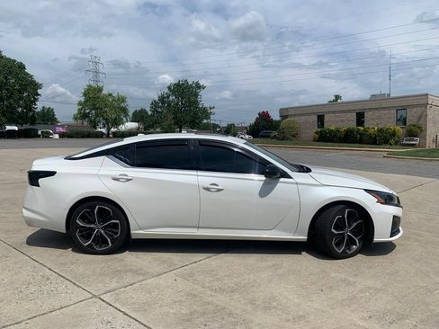 Used 2023 Nissan Altima 2.0 SR FWD image 10