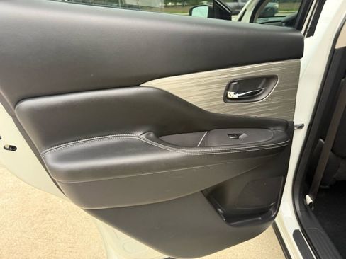 Used 2017 Nissan Murano S w/ Navigation Package image 15