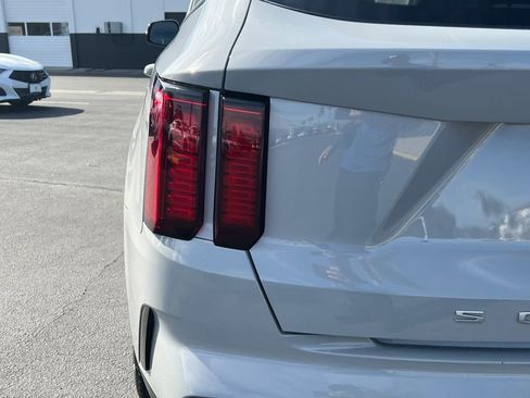 Used 2022 Kia Sorento EX w/ Panoramic Sunroof Package image 11