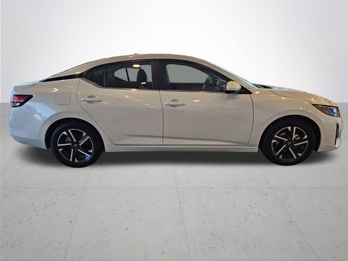 Used 2024 Nissan Sentra SV image 6