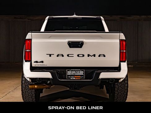 Used 2025 Toyota Tacoma SR5 AWD/4WD image 7