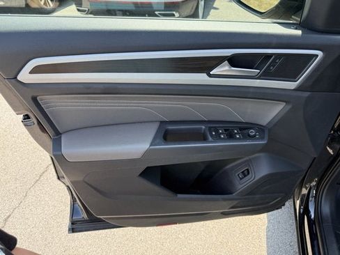 Used 2021 Volkswagen Atlas SE image 18