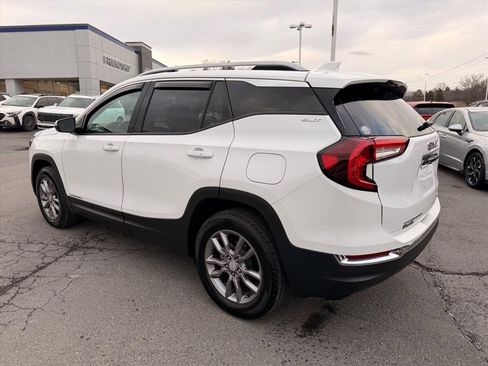 Used 2024 GMC Terrain SLT image 4