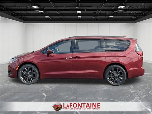 Certified 2020 Chrysler Pacifica Touring-L image 2