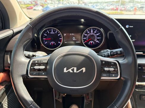 Used 2022 Kia Carnival SX FWD image 18