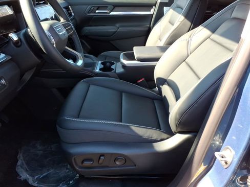 New 2026 GMC Terrain Denali w/ LPO, Black Badging Package image 11