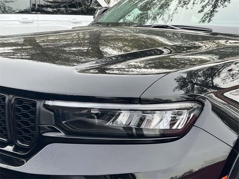 Certified 2023 Jeep Grand Cherokee Limited w/ Black Appearance Package image 6