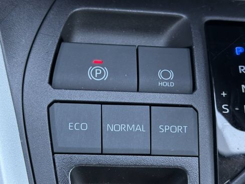 Used 2024 Toyota RAV4 XLE w/ Convenience Package FWD image 9