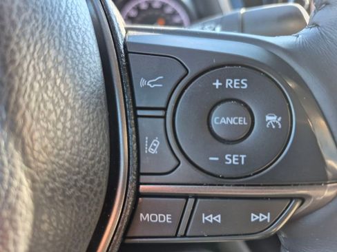 Used 2022 Toyota Camry SE image 18