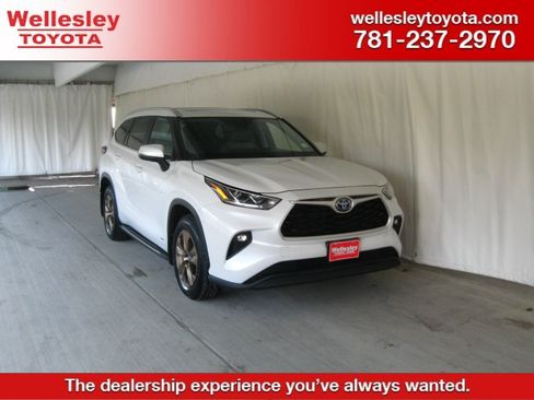 Used 2023 Toyota Highlander Bronze Edition image 1