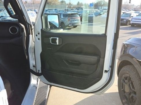 Used 2021 Jeep Wrangler Unlimited Sahara image 29