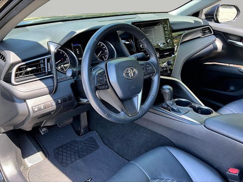Used 2021 Toyota Camry SE w/ Convenience Package FWD image 18