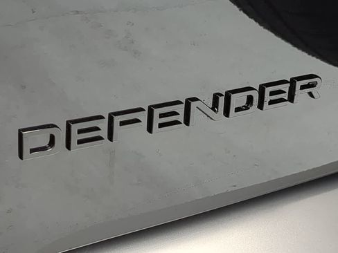 Used 2025 Land Rover Defender 110 S image 13