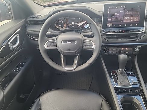 Used 2023 Jeep Compass Latitude w/ Sun and Sound Group AWD/4WD image 14