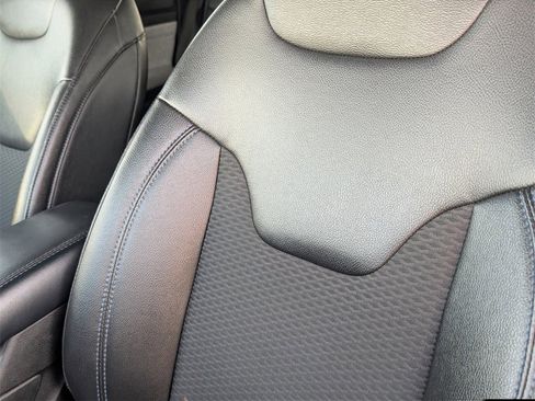 Used 2024 Jeep Compass Latitude image 18