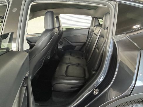 Used 2024 Tesla Model Y Long Range AWD/4WD image 40