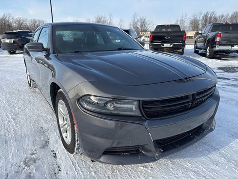 Used 2019 Dodge Charger SXT w/ Leather Interior Group image 3