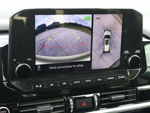 Used 2024 Nissan Pathfinder SL FWD image 31