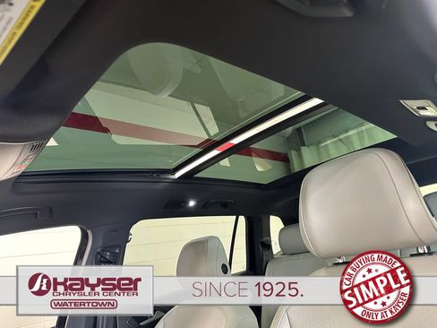 Used 2020 Volkswagen Tiguan SE R-Line AWD/4WD image 10