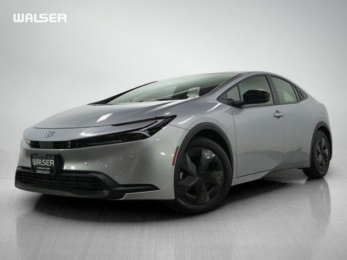 Used 2025 Toyota Prius LE image 1