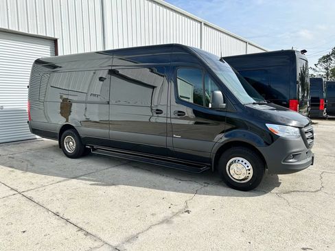 Used 2025 Mercedes-Benz Sprinter 3500 image 1