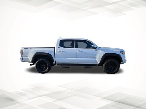 Used 2022 Toyota Tacoma TRD Off-Road image 3
